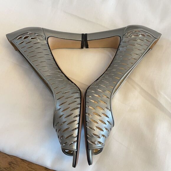 AQUATALIA GUNMETAL CUT OUT PEEPTOE SHOES. … - Picture 4 of 9